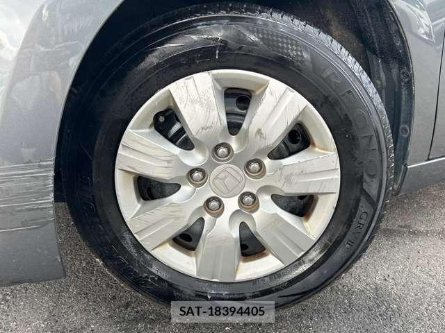 Honda e 2011-06 8372586-12