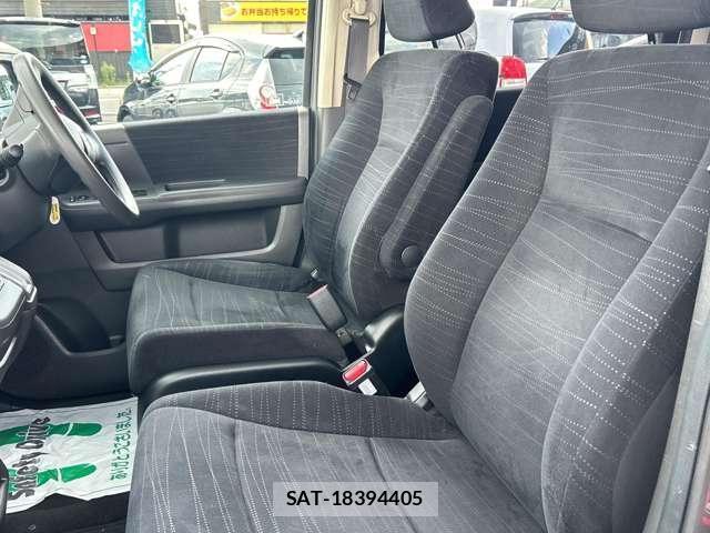 Honda e 2011-06 8372586-14