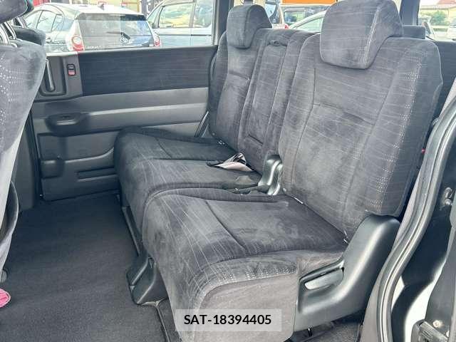 Honda e 2011-06 8372586-15