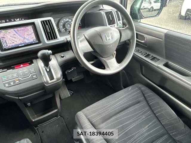 Honda e 2011-06 8372586-19