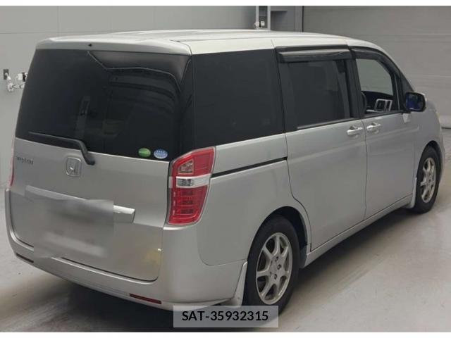 Honda e 2014-04 8372840-1