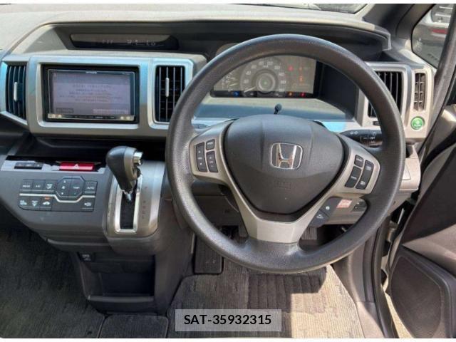 Honda e 2014-04 8372840-2