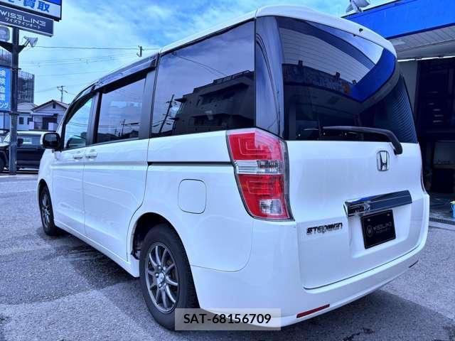 Honda e 2009-11 8373228-17