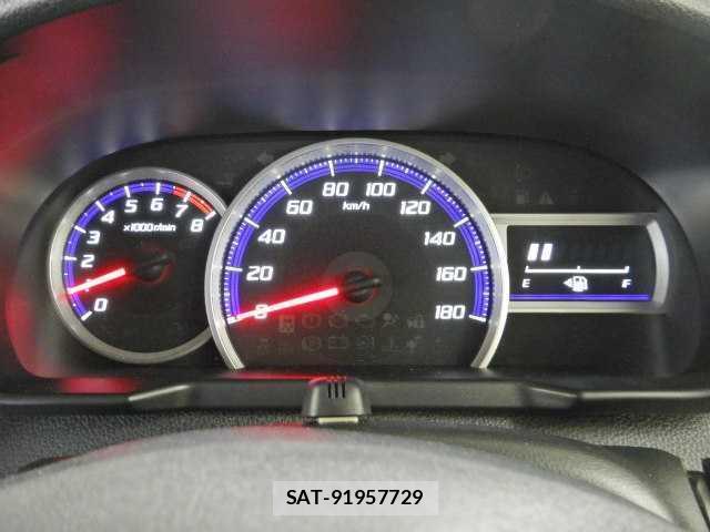 Toyota TANK 2017-04 8373215-13