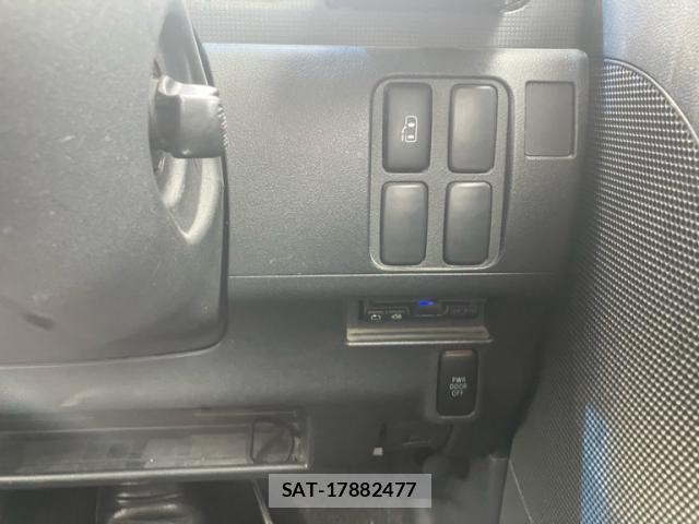 Daihatsu TANTO 2011-07 8372998-15