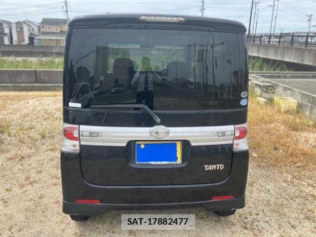 Daihatsu TANTO 2011-07 8372998-2