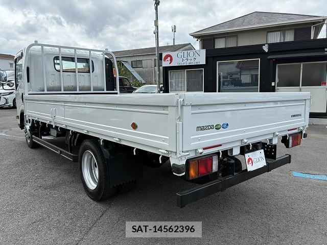 Mazda TITAN 2023-06 8373901-5