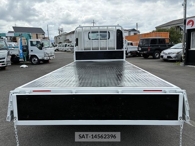 Mazda TITAN 2023-06 8373901-9
