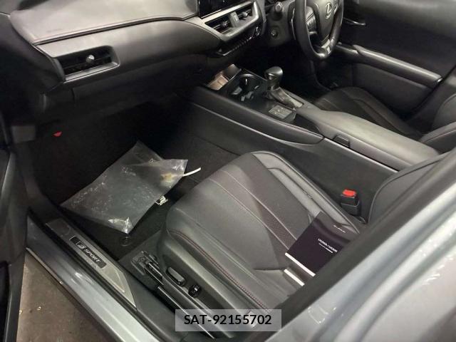 Lexus UX 2023-07 8373091-5
