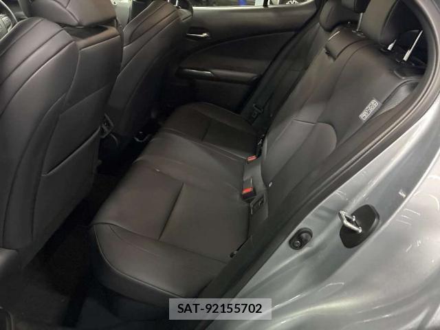 Lexus UX 2023-07 8373091-6