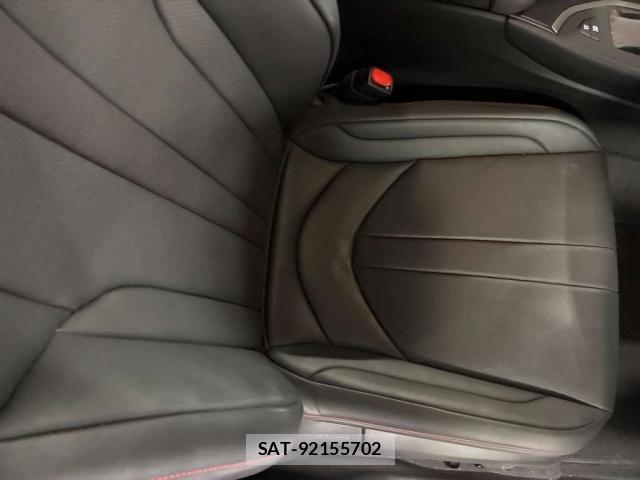 Lexus UX 2023-07 8373091-8