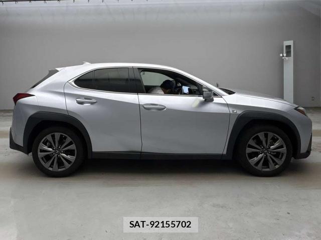 Lexus UX 2023-07 8373091-9