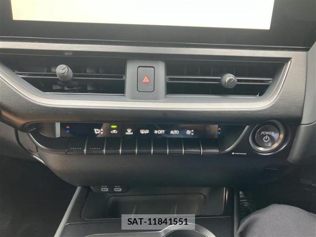 Lexus UX 2023-06 8373469-11