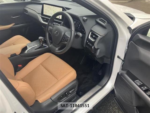 Lexus UX 2023-06 8373469-4