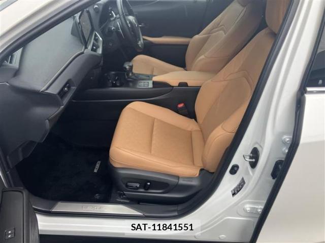 Lexus UX 2023-06 8373469-5
