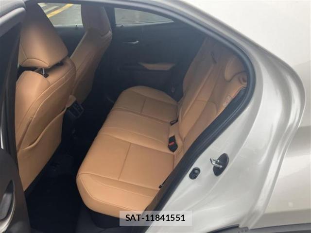 Lexus UX 2023-06 8373469-6