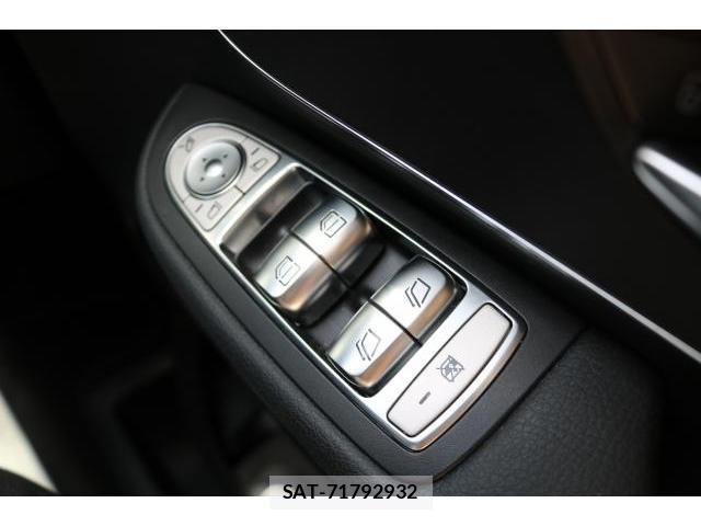 Mercedes Benz V-CLASS 2021-07 8373368-9