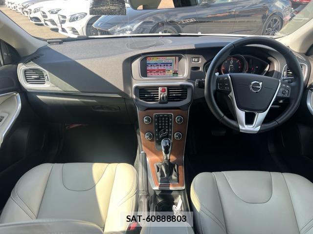 Volvo V40 2019-06 8373391-1