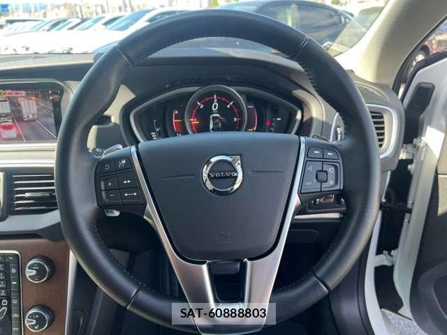 Volvo V40 2019-06 8373391-12