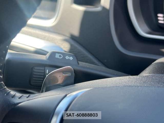 Volvo V40 2019-06 8373391-15