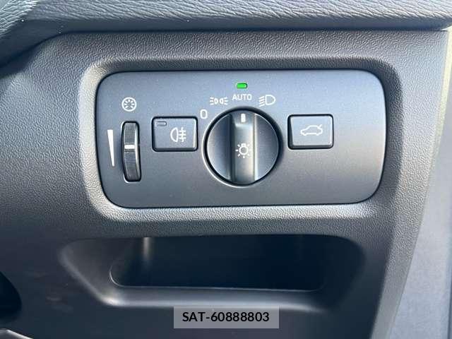 Volvo V40 2019-06 8373391-17