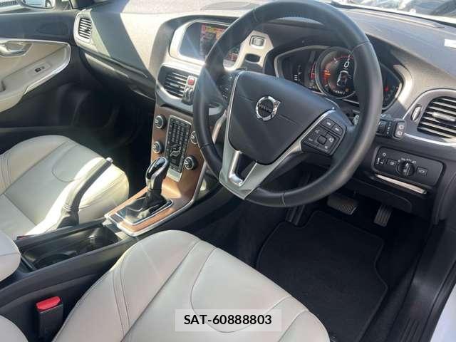 Volvo V40 2019-06 8373391-2