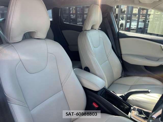 Volvo V40 2019-06 8373391-3