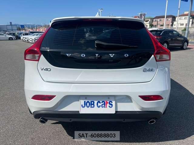 Volvo V40 2019-06 8373391-8