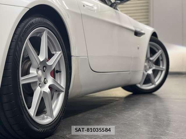 Aston Martin V8 2008-01 8374353-10