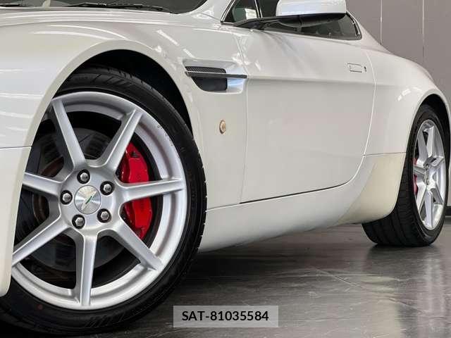Aston Martin V8 2008-01 8374353-8