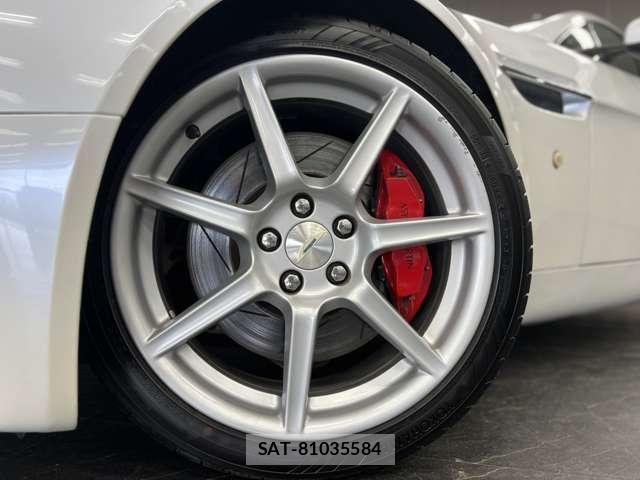Aston Martin V8 2008-01 8374353-9