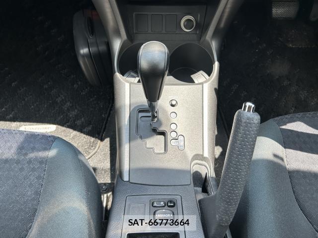 Toyota VANGUARD 2012-06 8372546-15
