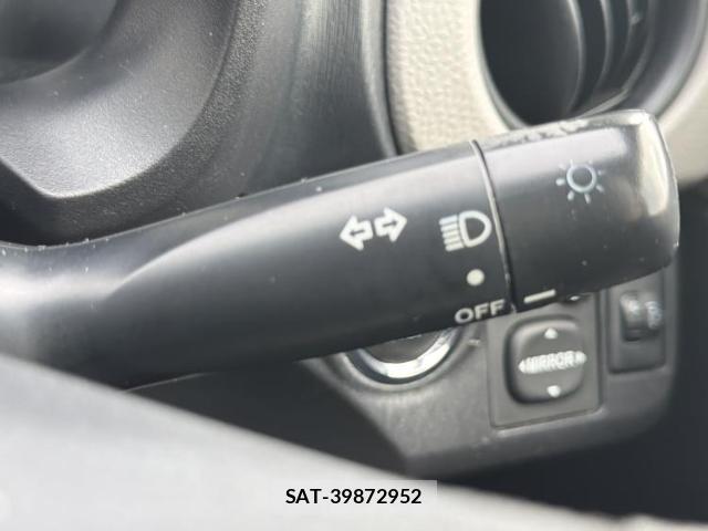 Toyota VITZ 2012-03 8374096-13