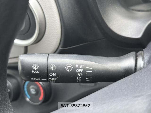 Toyota VITZ 2012-03 8374096-14