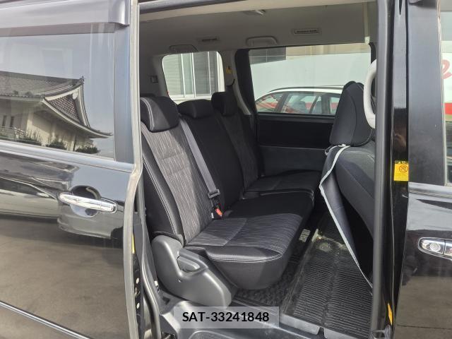Toyota VOXY 2012-09 8372450-12