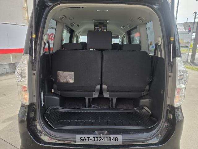 Toyota VOXY 2012-09 8372450-14