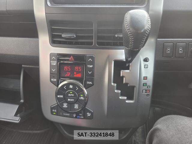 Toyota VOXY 2012-09 8372450-9
