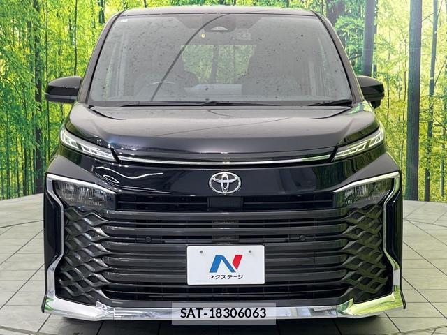 Toyota VOXY 2023 8372462-14