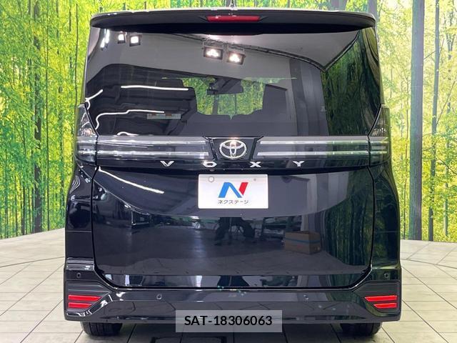 Toyota VOXY 2023 8372462-15