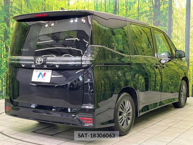 Toyota VOXY 2023 8372462-16