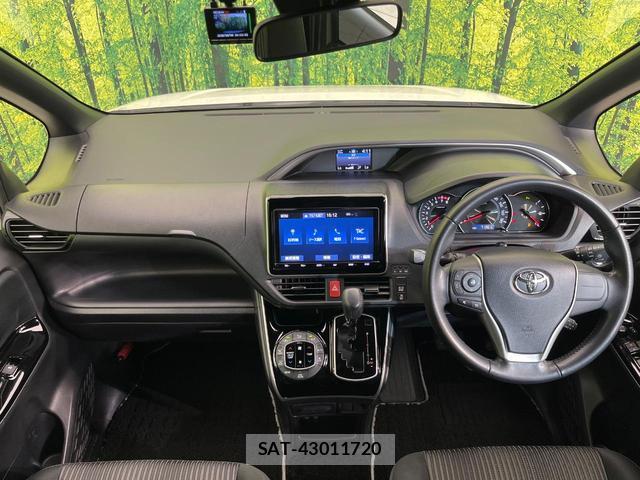Toyota VOXY 2019-03 8372466-1
