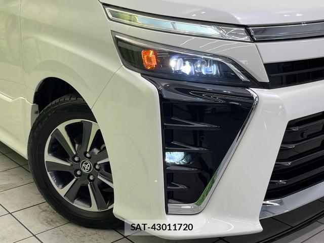 Toyota VOXY 2019-03 8372466-12