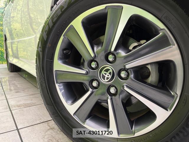 Toyota VOXY 2019-03 8372466-13