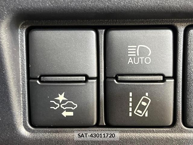 Toyota VOXY 2019-03 8372466-5