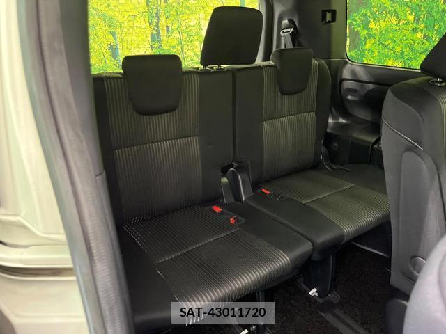 Toyota VOXY 2019-03 8372466-9