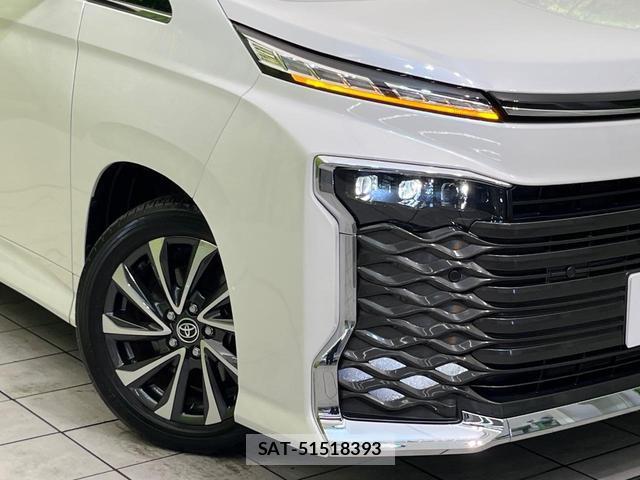 Toyota VOXY 2023-07 8372470-11