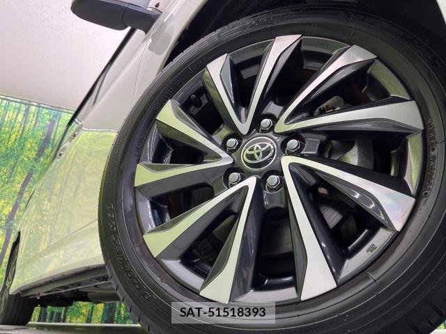 Toyota VOXY 2023-07 8372470-12