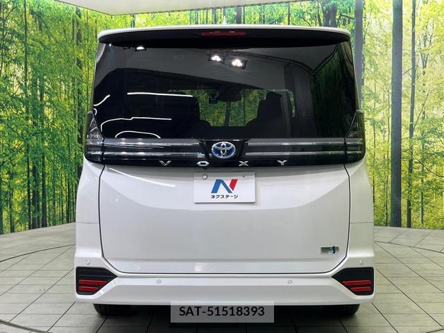 Toyota VOXY 2023-07 8372470-14