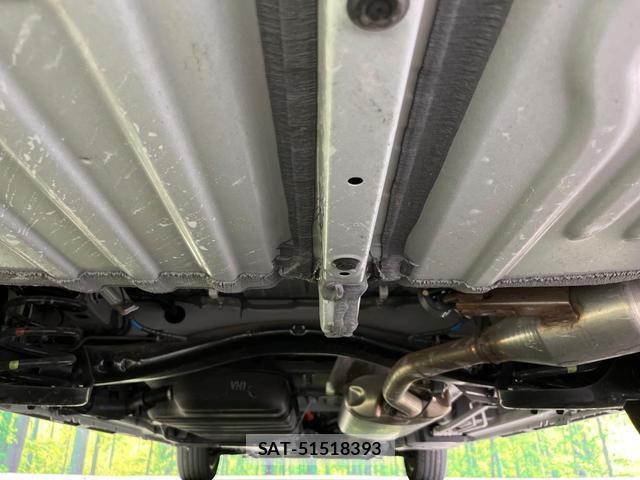 Toyota VOXY 2023-07 8372470-17