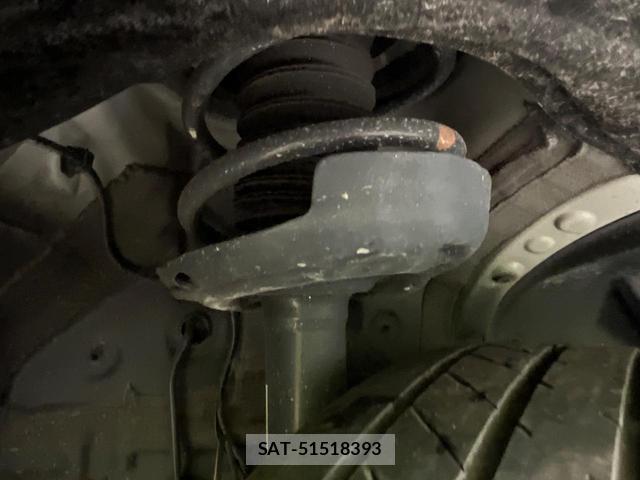 Toyota VOXY 2023-07 8372470-18